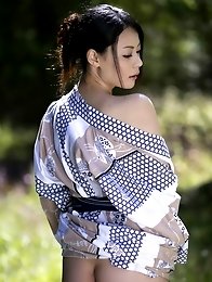 Sexy and beauty Japanese av idol Nana Aida shows her off body undressing a kimono