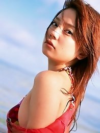 Lustful beauty Chinami Ishizaka is to die for in her bikini
