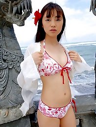Miyuu Sawai teases her fans by showing off her near perfect body