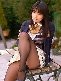 Gorgeous gravure idol school girl shows off her green panties