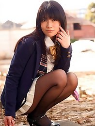 Gorgeous gravure idol school girl shows off her green panties