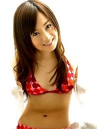 Sexy asian model shows off her arousing curves in a bikini