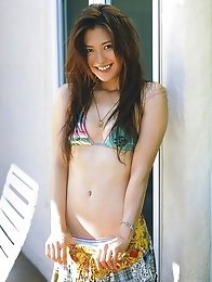 Haruna Yabuki pictures of her posing in various bikinis