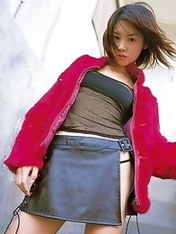 Emi Hasegawa adorable Japanese model in some very hot pictures