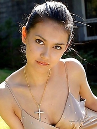 Poolside photoshoot with a gorgeous model Maria Ozawa