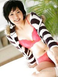 Flirtarious Japanese goddess Uran Minami poses spicy