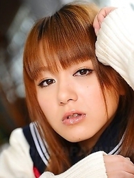 Rui Natsukawa showing off her body