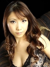 Busty Momo Aizawa in sexy lingerie