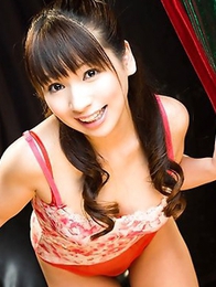 Hitomi Tsuji loves showing her boobs in public places