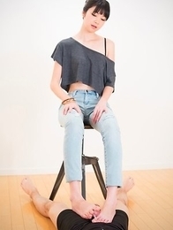 Hairy pussy bombshell Anna Matsuda gets fingered and covered in fresh cum