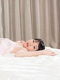 Leggy Japanese beauty Anna Matsuda showing her legs and getting toe-fucked