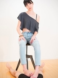 Slim seductress Anna Matsuda gives a footjob and sucks on her own toes for you