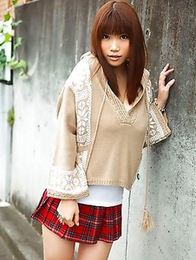 You�ll never forget the striptease tricks of Honami Uehara