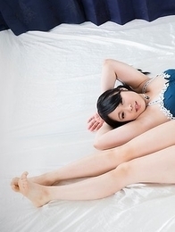 Perfect girlfriends Araki Mai and Kawagoe Yui worship each other's sexy toes