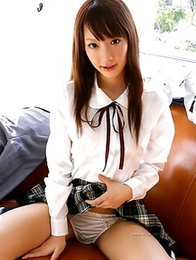 Perfect-looking Japanese model Hina Kurumi poses naked
