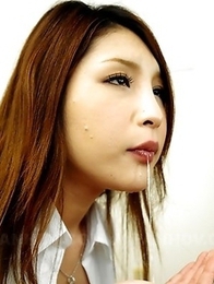 Rara Mizuki loves the taste of cum
