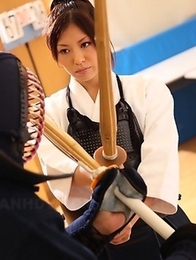 Kendo girl Jun Sena showing off