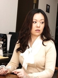 Down on knees An Kanoh sucks cock and pours