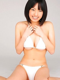 An Mashiro shows sexy curves in white lingerie for pics