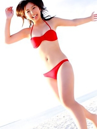 Riho Lida with sexy curves simply adores the summer days