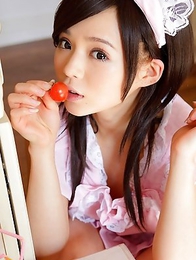 Runa Hamakawa shows hot bum and plays with vegetables