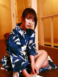 Momoko Tani exposes sexy legs under geisha dress and smiles