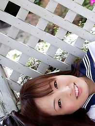 Maho Kimura undresses school uniform right in the park