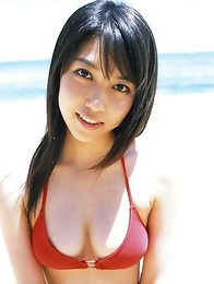 Beautiful gravure angel melts the scene in her bikini at a beach