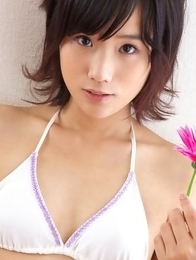 Yuzuki Hashimoto with hot body in bath suit offers flowers