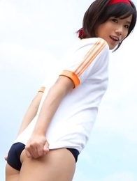 Japan teen Yuzuki Hashimoto does gym exercises and enjoys ice cream