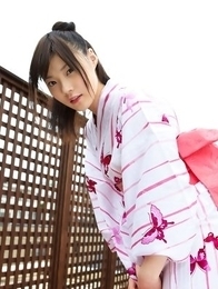 Airi Sakuragi raises geisha outfit to show her sexy legs